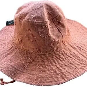 NWT Wild Fable Coral Heart Embroidered Bucket Hat.